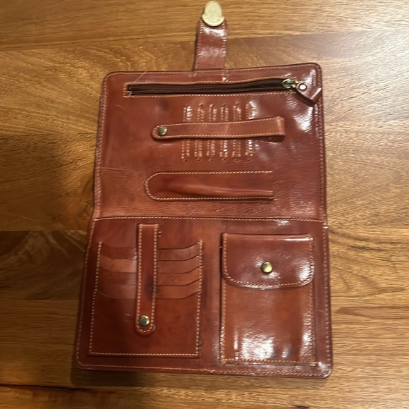 Vintage Saga Leather Portfolio - Picture 2 of 5